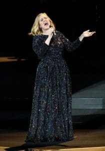 adele-performing-live-in-italy-01-662x945